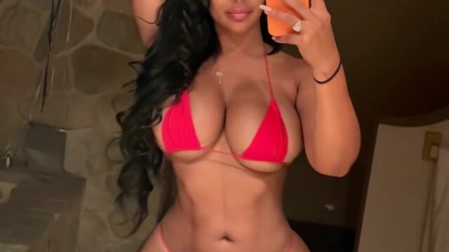 Ayisha Diaz Aka AyishaDiaz Nude Shows Off Her Hot Body