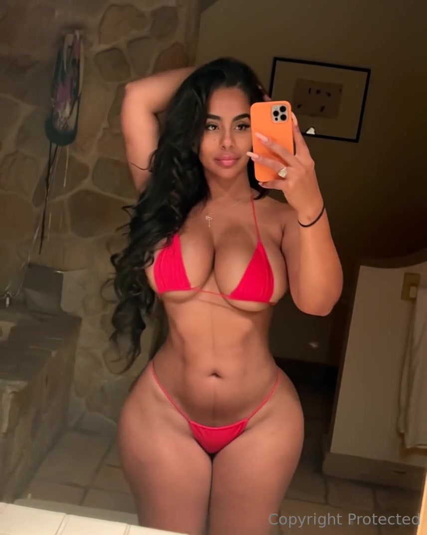 Ayisha Diaz Aka AyishaDiaz Nude Shows Off Her Hot Body