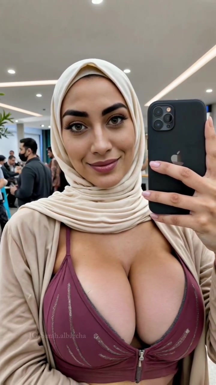 Sarah Albarcha – New Porn Video Showing Off Her Huge Boobs